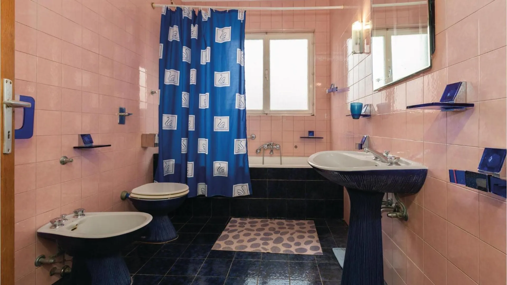 2 Bedroom Pet Friendly Apartment In Lovrecica Ловречица